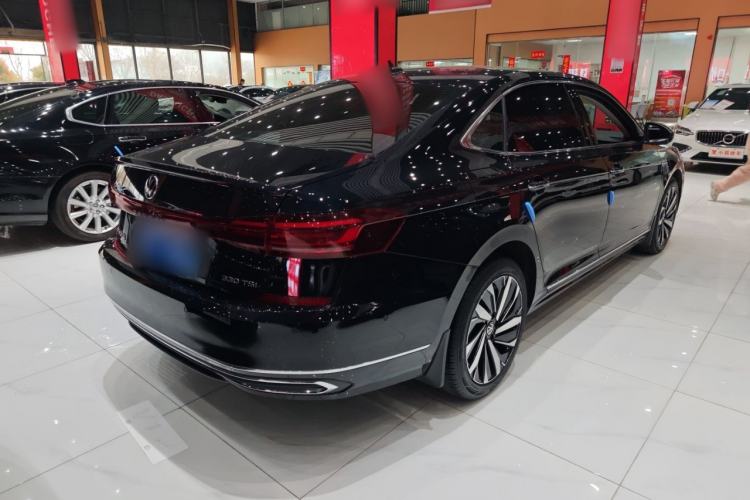 Used Volkswagen Passat 2023 Facelift 330TSI Luxury Edition
