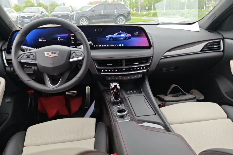 Used Cadillac CT5 2025 28T Track Performance Edition + Peak Track Optional Package Center Console