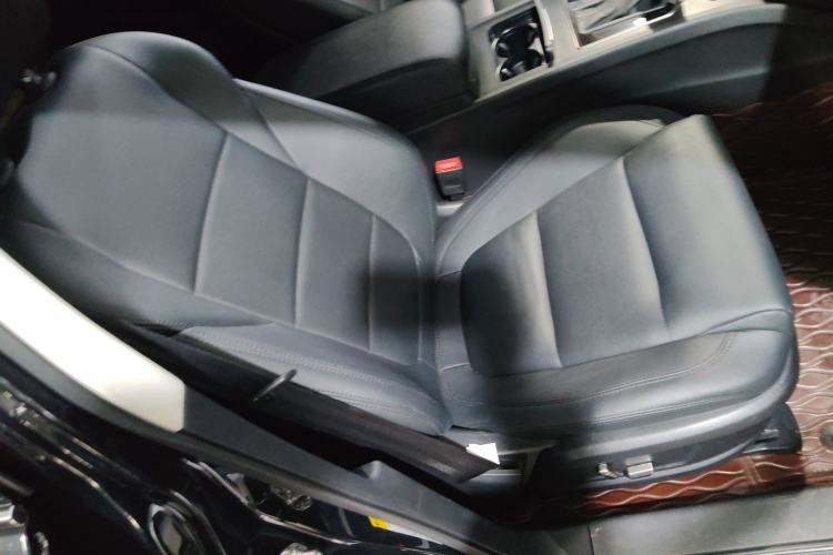 Used Hongqi H7 2017 1.8T Tech Model Right Front Seat