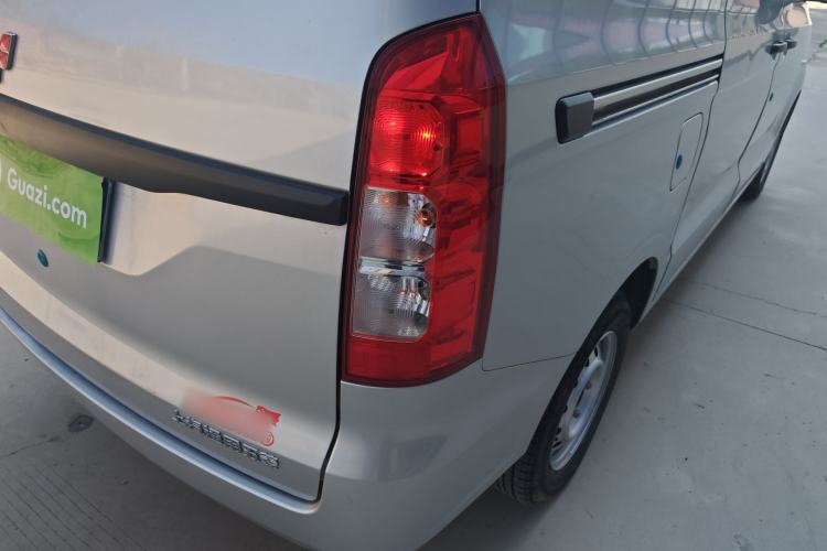 Used Wuling Hongguang V 2022 1.5L Jingqu Edition Electric-Assist LAR Right Rear Taillight