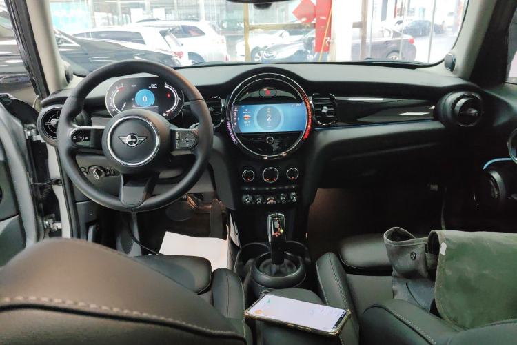 Used MINI MINI 2023 Updated 1.5T COOPER Artist Five-Door Edition
