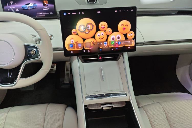 Used Hima Luxeed S7 2025 855 km Max Audio And AC Panel