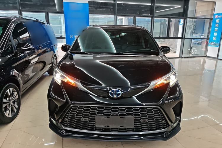 Used Toyota Granvia 2022 2.5L Hybrid Premium Edition