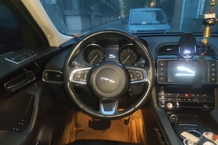 Used Jaguar F-PACE 2018 2.0T Four-Wheel Drive Urban Luxury Edition Steering Wheel