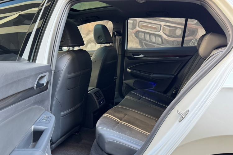 Used Volkswagen Golf 2023 280TSI DSG R-Line Lite Interior 1