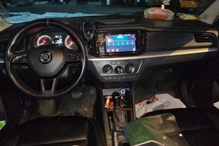 Used Skoda Kamiq 2018 1.5L Automatic Standard Edition China VI Center Console