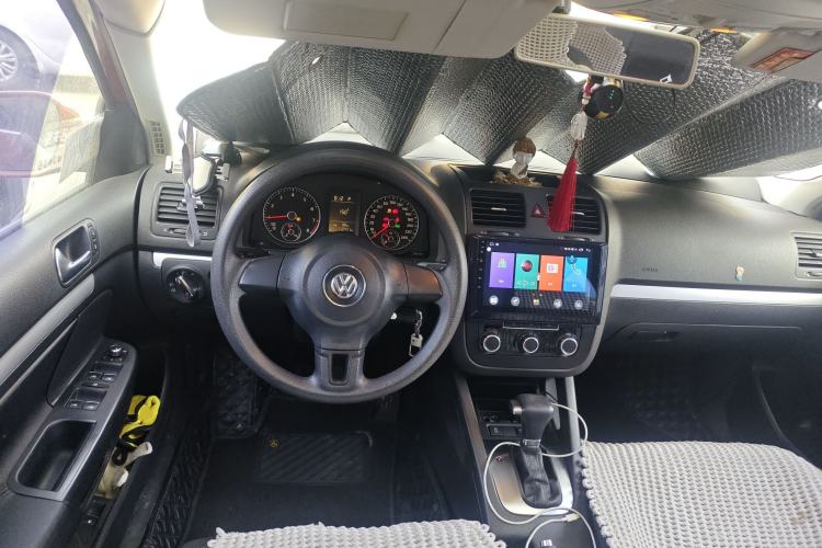 Used Volkswagen Sagitar 2011 1.6L Automatic Comfort Edition Steering Wheel