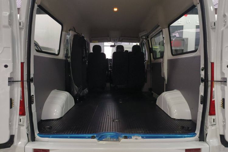 Used SAIC MAXUS Xintu V80 2024 Aotuntong Value Edition 6MT Short Wheelbase Mid-Height Roof 127 Ps 5/6 Seats