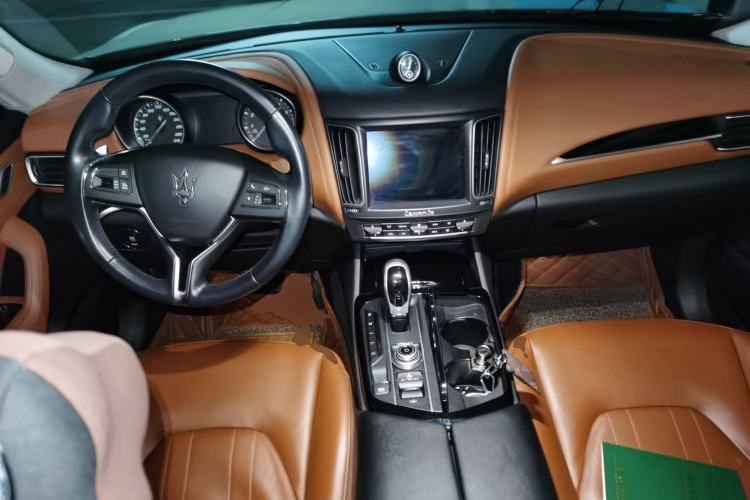 Used Maserati Levante 2016 3.0T Standard Edition Center Console