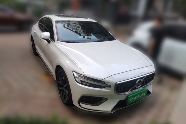 Used Volvo S60 2021 T4 Zhiyi Luxury Edition Front Right 45 Deg