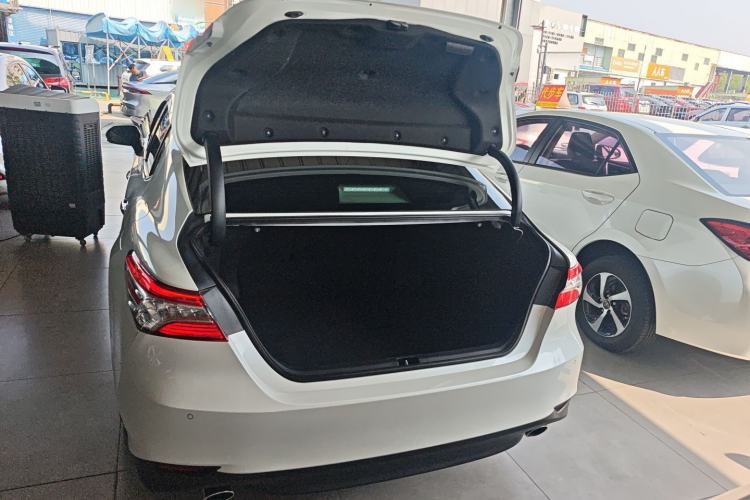 Used Toyota Camry 2021 2.0G Luxury Edition
