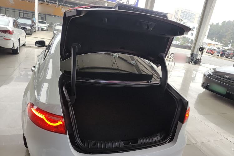 Used Jaguar XF 2016 XF 2.0T Two-Wheel-Drive Luxury Edition
