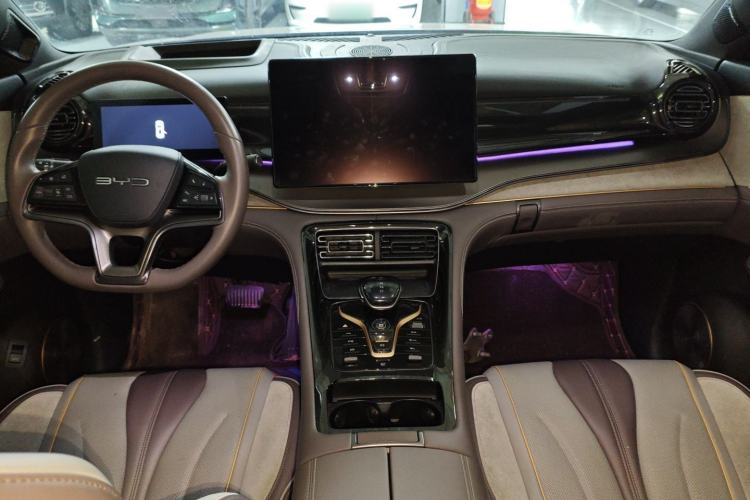 Used BYD Frigate 07 2023 DM-i 100KM Flagship Model Center Console