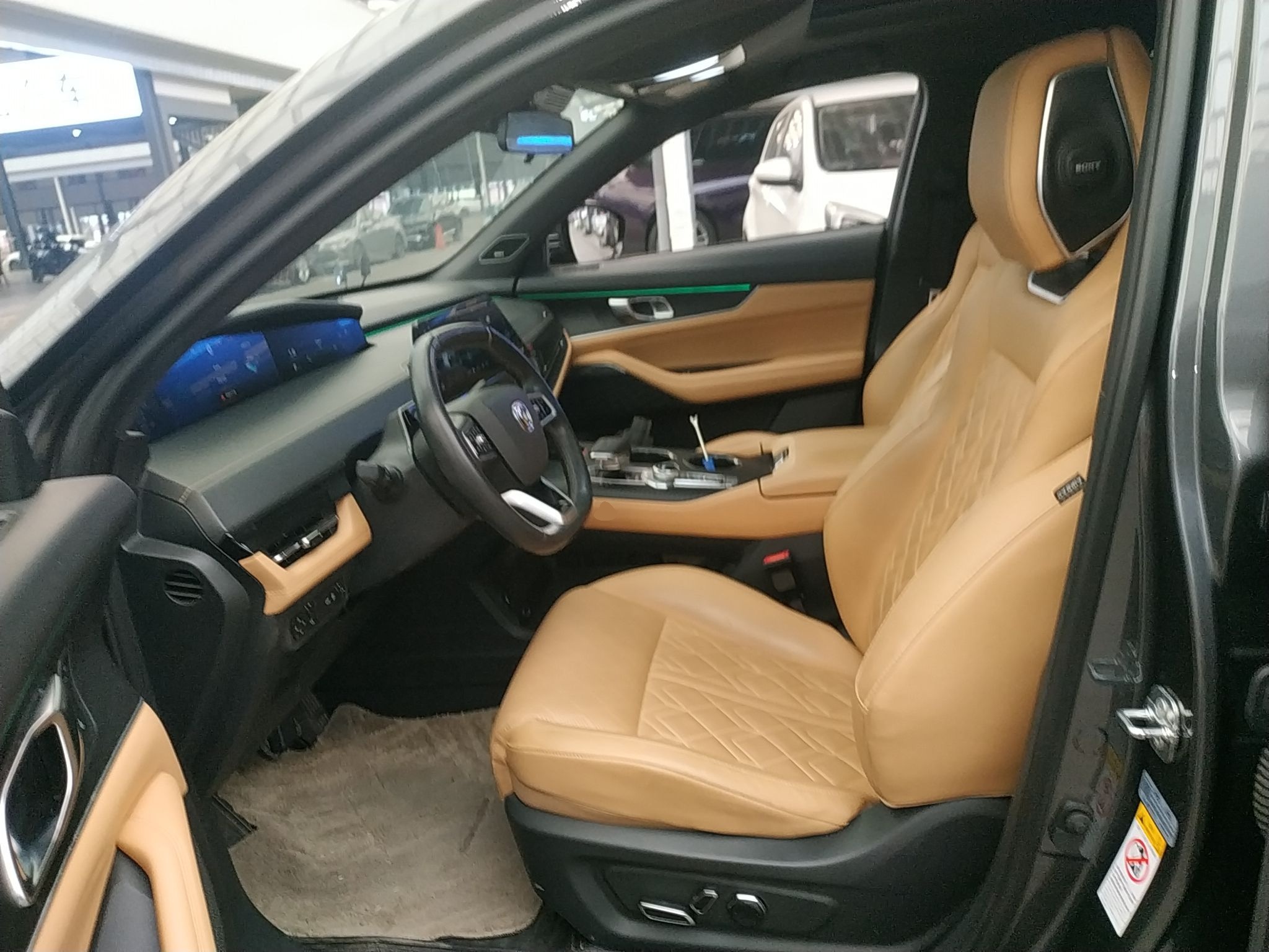 Переднее сиденье в автомобиле