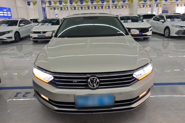 Used Volkswagen Magotan 2017 330TSI DSG Luxury Model Front