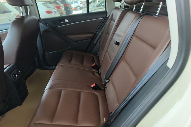 Used Volkswagen Tiguan 2015 2.0 TSI Automatic All-Wheel Drive Luxury Edition Left Rear Seat