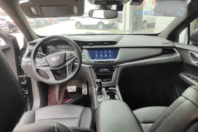 Used Cadillac XT5 2021 28T Luxury Model Center Console