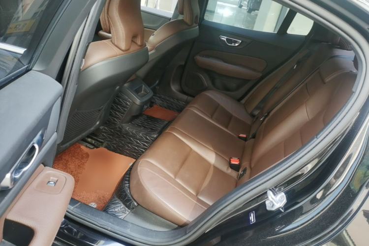 Used Volvo S60 2022 B4 Zhiyi Luxury Edition
