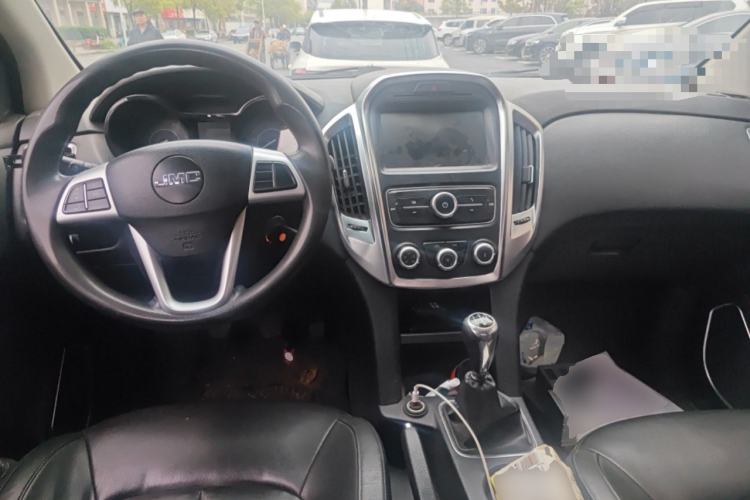 Used JMC Yuhu 3 2018 2.5T Diesel Two-Wheel Drive Advanced Version with Long Wheelbase Center Console