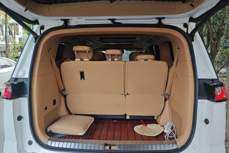 Used VOYAH Dream 2025 PHEV Four-Wheel-Drive Flagship Version – Qiankun Edition Trunk