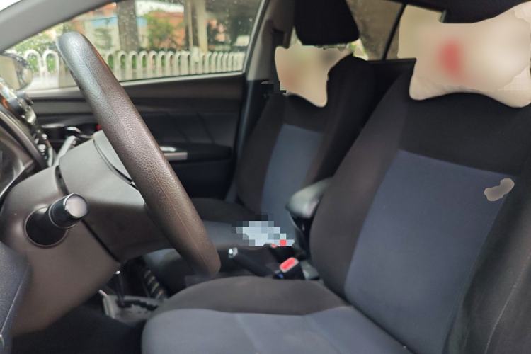 Used Toyota YARiS L Zhi Xuan 2015 1.5E Automatic Charm Edition
