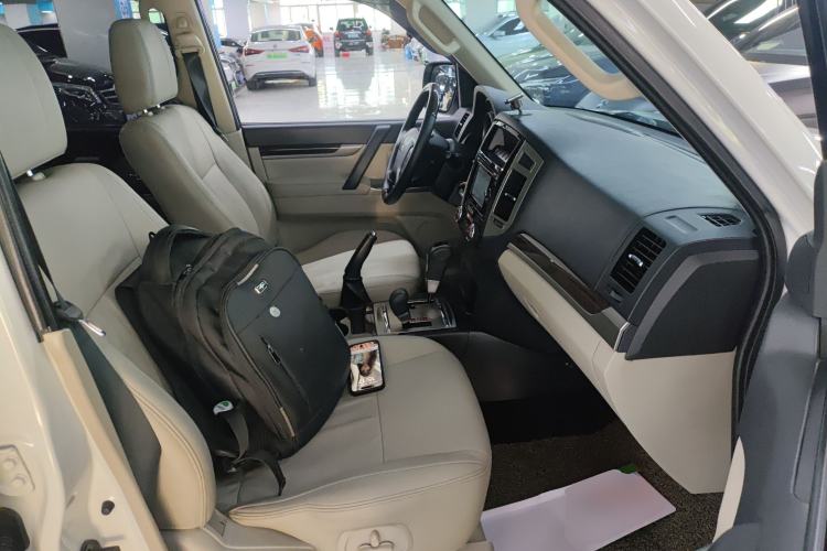 Used Mitsubishi Pajero (Parallel Import) 2017 V97 3.8L 5-Door GLS Model with Sunroof – U.S. Specification