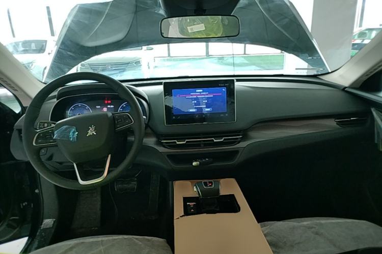 Used Hongqi E-QM5 2022 431 km Charge & Enjoy Edition
