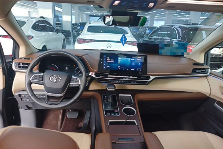 Used Toyota Granvia 2022 2.5L Hybrid Premium Edition Center Console