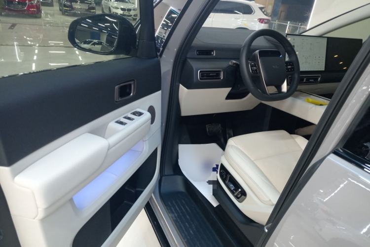 Used Li Auto MEGA 2025 Home Family Special Edition
