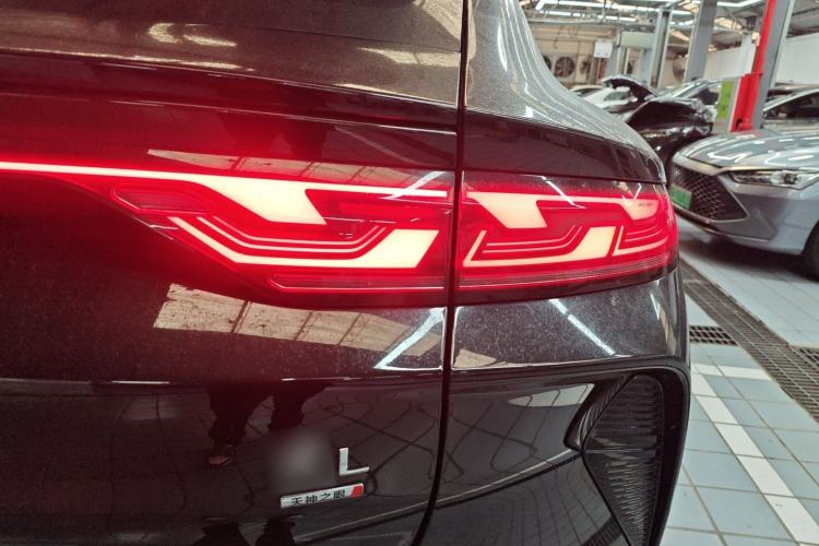 Used BYD Song L EV 2025 Intelligent Driving Version 662 km LiDAR Excellence Edition Right Rear Taillight