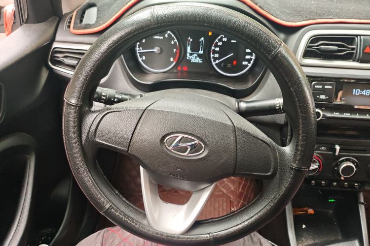 Used Hyundai Verna (older generation) 2017 1.4L Manual Colorful Skyroof Version China V Standard Steering Wheel