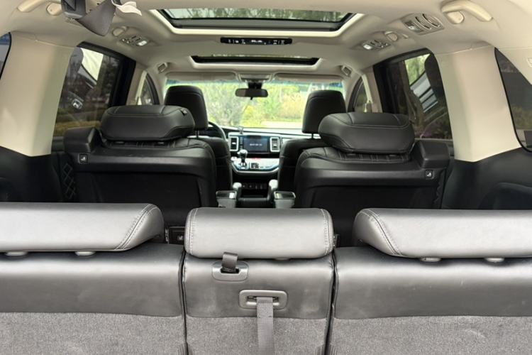 Used Honda Elysion 2019 2.0L Hybrid Luxury Edition Interior 3