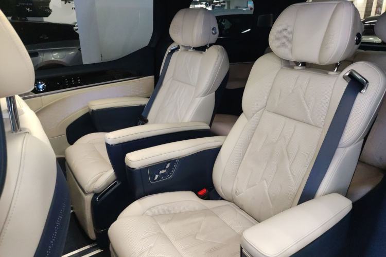 Used Zeekr 009 2024 7-Seater Walk-Through Version Four-Wheel Drive 108 kWh Left Rear Seat