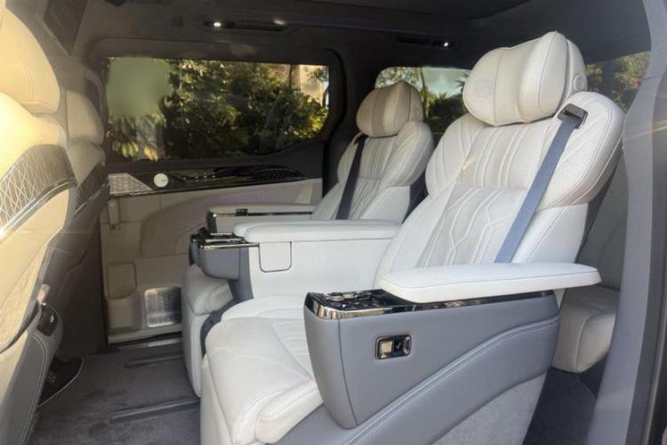 Used Zeekr 009 2022 WE Edition Interior 4