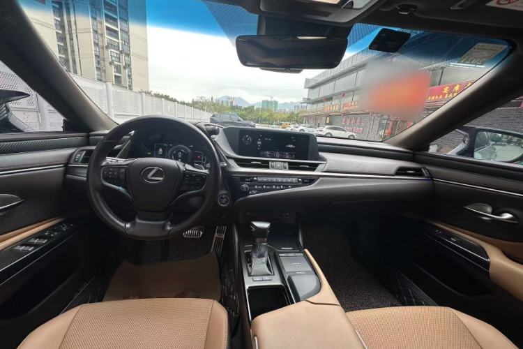 Used Lexus ES 2018 300h Premier Edition China VI Standard
