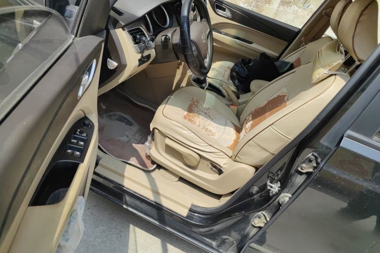 Used Baojun 730 2016 Revised 1.5L Manual Standard Version 7 Seats China V Emission Standard
