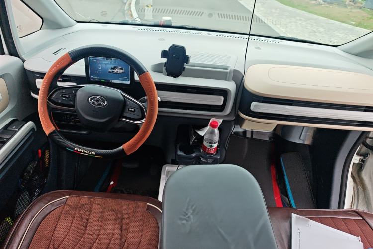 Used SAIC MAXUS Dana V1 2025 Low-Roof Multi-Function Version 42 kWh Center Console