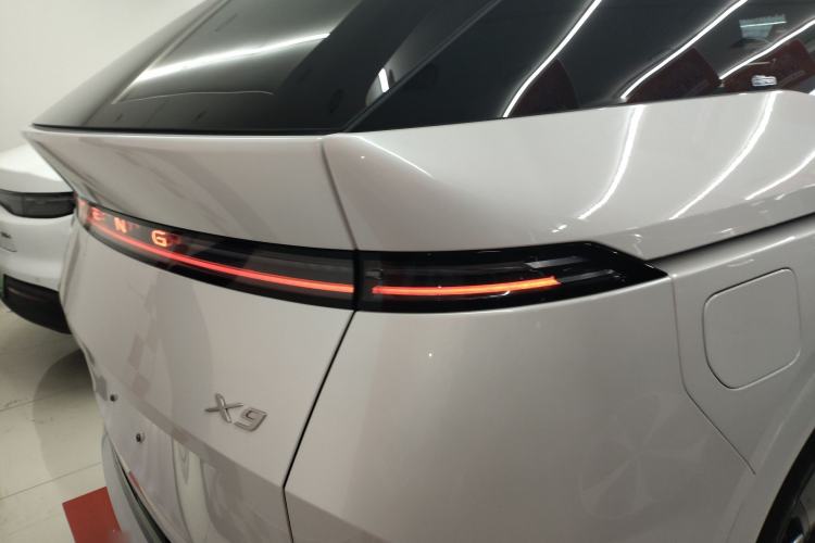 Used XPeng X9 2024 702 Ultra-Long Range Pro Right Rear Taillight