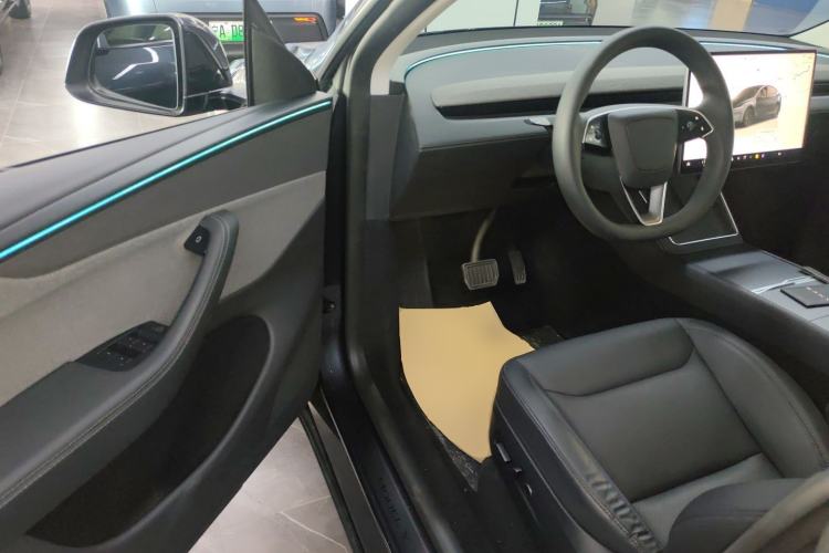 Used Tesla Model Y 2025 Rear-Wheel-Drive Version

