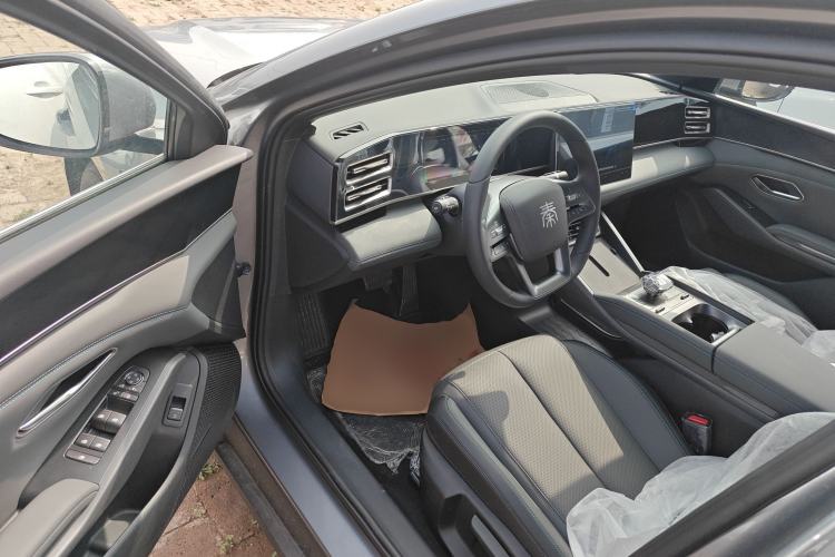 Used BYD Qin L 2025 DM-i Smart Drive 80KM Leading Model
