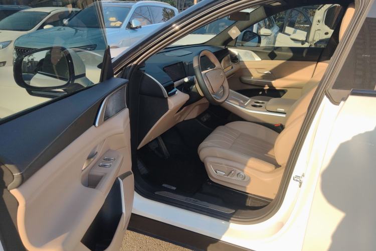 Used XPeng G9 2025 625 Long-Range Max Interior 3