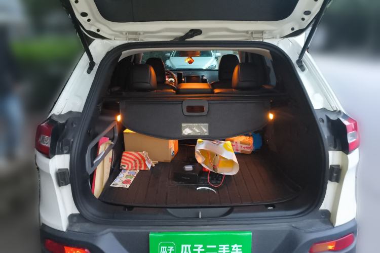 Used Jeep Cherokee 2014 2.4L Urban Edition Trunk