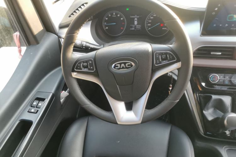 Used JAC Refine M3 2022 1.8L 7-seat Standard Edition
