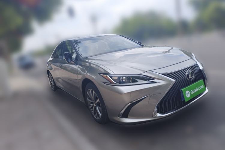Used Lexus ES 2020 260 Excellence Edition Front Right 45 Deg