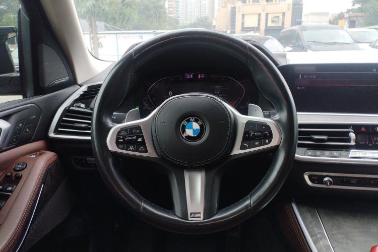 Used BMW X5 2019 xDrive40i Luxury Model with M Sport Package Steering Wheel