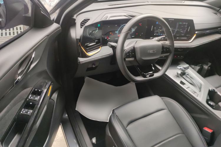 Used CHANGAN OSHAN X5 PLUS 2023 Revised 1.5T DCT Pioneer Edition Driver Seat