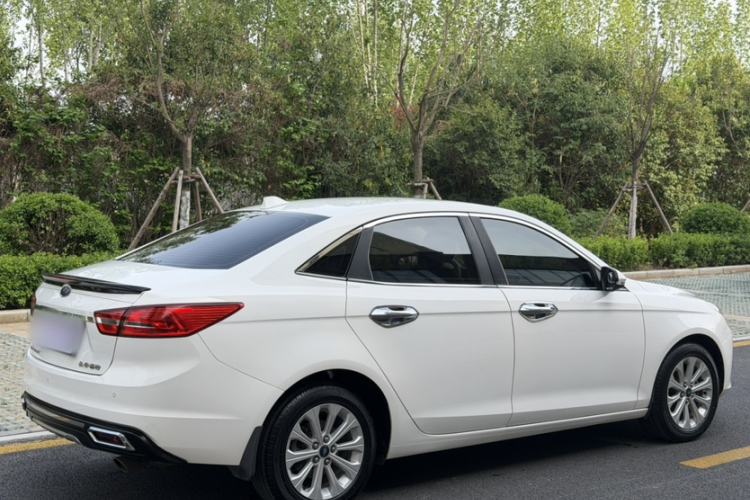 Used Ford Escort 2017 Happiness Edition 1.5L Automatic Fashion Version Exterior 3