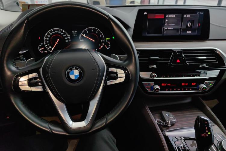 Used BMW 5 Series 2019 Facelifted 530Li Leading Edition Luxury Package
