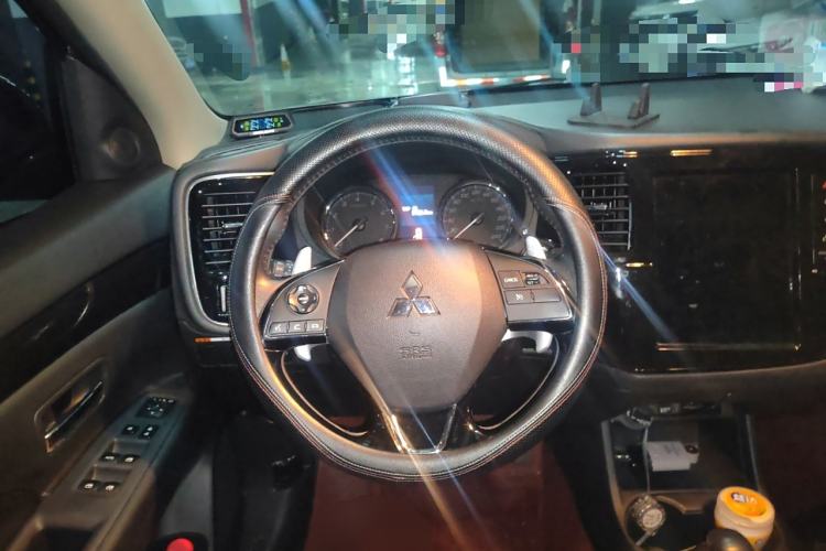 Used Mitsubishi Outlander 2016 2.4L 4x4 Luxury Edition 7-Seater
