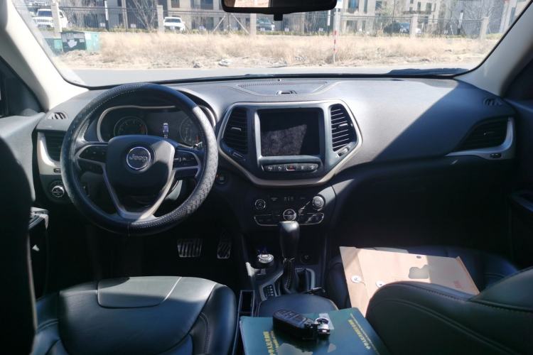 Used Jeep Cherokee 2017 2.4L Professional Smart Edition Center Console